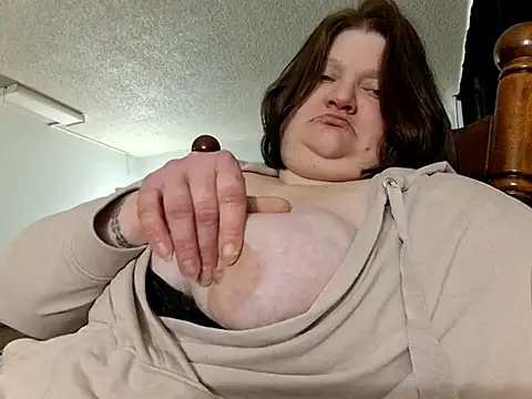 chrissybear84 online show from 12, 3, 2025