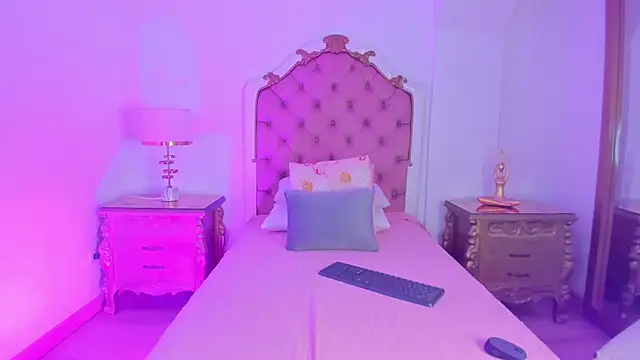 rebeca watsson online show from 24, 11, 2025