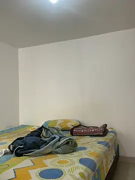 miss--flora online show from 17, 2, 2025