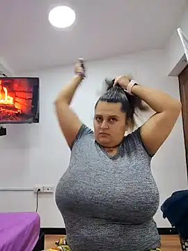 Miss balloonsmila online show from 18, 11, 2025