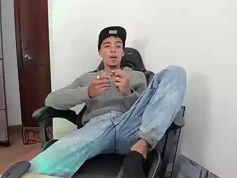 Snapshot of twink_latino5 chatting on 13, 3, 2025 twink latino5 online show from 13, 3, 2025