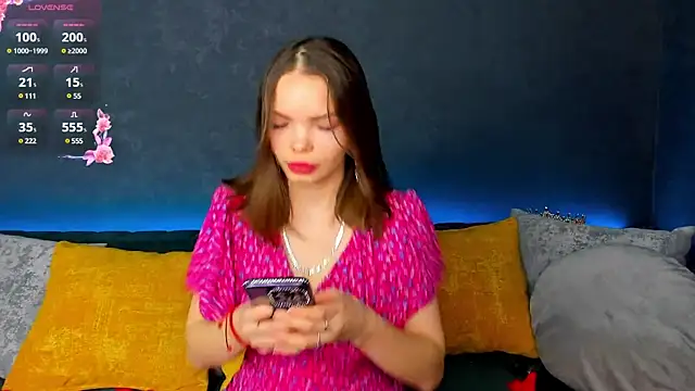 Curvy Dynamite  online show from 12, 2, 2025