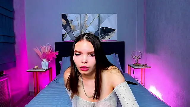 Curvy Dynamite  online show from 26, 2, 2025