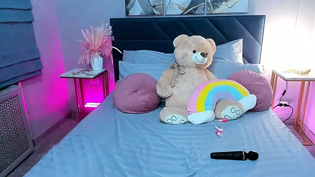 Curvy Dynamite  online show from 13, 10, 2025