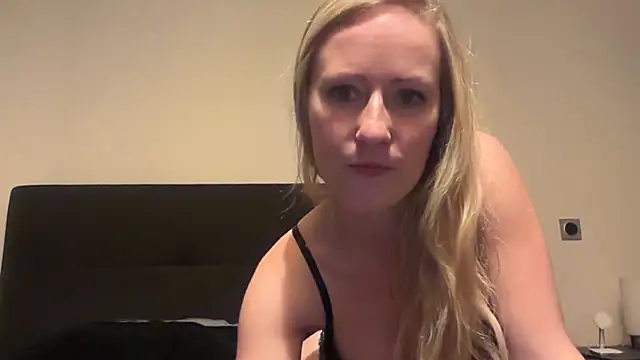 Snapshot of Emmy_frenchie chatting on 13, 1, 2025 Emmy frenchie online show from 13, 1, 2025