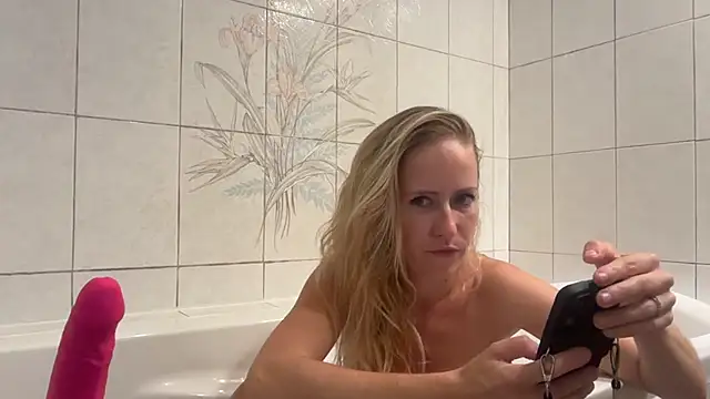 Snapshot of Emmy_frenchie chatting on 21, 9, 2025 Emmy frenchie online show from 21, 9, 2025