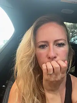 Snapshot of Emmy_frenchie chatting on 3, 10, 2025 Emmy frenchie online show from 3, 10, 2025