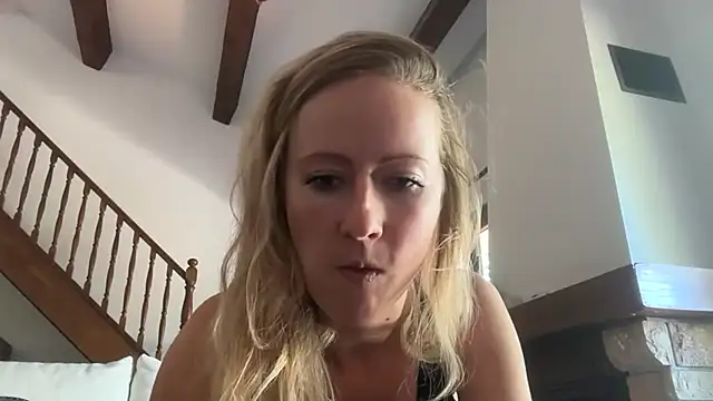 Snapshot of Emmy_frenchie chatting on 3, 11, 2025 Emmy frenchie online show from 3, 11, 2025