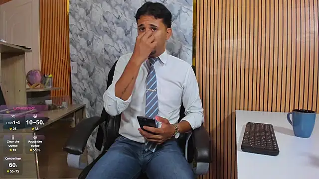 Snapshot of Hideintheoffice chatting on 29, 3, 2026 Hideintheoffice online show from 29, 3, 2026