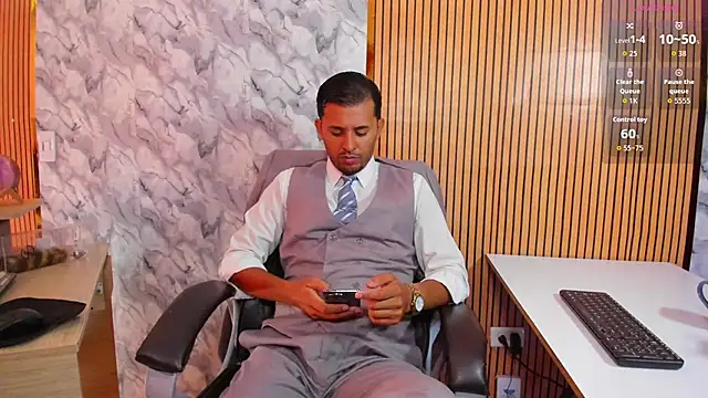 Snapshot of Hideintheoffice chatting on 1, 4, 2026 Hideintheoffice online show from 1, 4, 2026