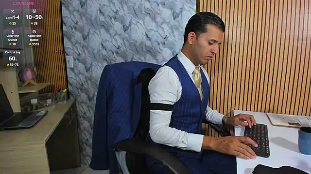 Snapshot of Hideintheoffice chatting on 7, 4, 2026 Hideintheoffice online show from 7, 4, 2026