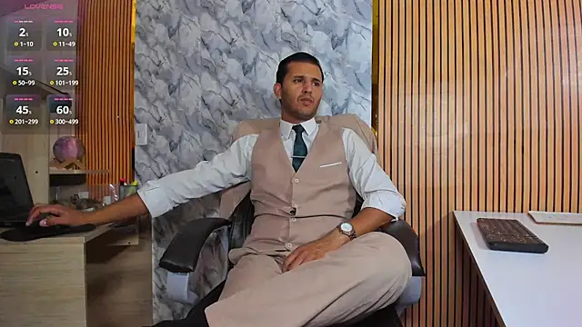 Snapshot of Hideintheoffice chatting on 16, 4, 2026 Hideintheoffice online show from 16, 4, 2026