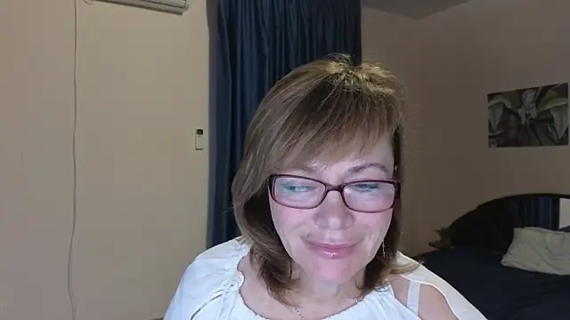 Snapshot of Miss_Moren chatting on 25, 11, 2025 Miss Moren online show from 25, 11, 2025
