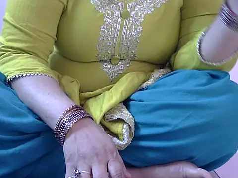 Housewife12 online show from 13, 11, 2025