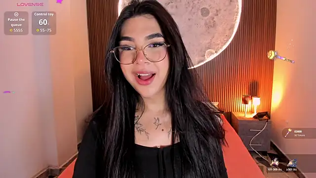 Snapshot of RoseCassie chatting on 7, 5, 2026 RoseCassie online show from 7, 5, 2026