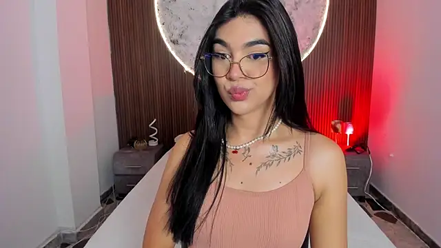 Snapshot of RoseCassie chatting on 11, 5, 2026 RoseCassie online show from 11, 5, 2026