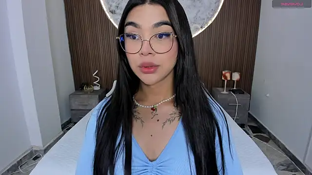 Snapshot of RoseCassie chatting on 18, 5, 2026 RoseCassie online show from 18, 5, 2026