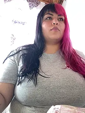 Snapshot of Pinky-Flower chatting on 4, 1, 2025 Pinky-Flower online show from 4, 1, 2025