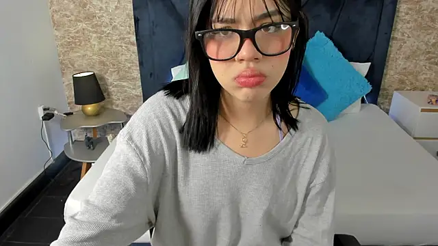 Lily Woodz online show from 16, 3, 2025