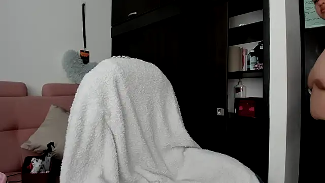 Snapshot of lizzie_c chatting on 20, 12, 2025 lizzie c online show from 20, 12, 2025