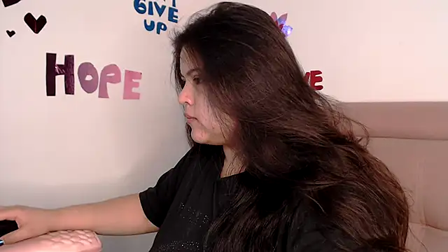 Snapshot of lizzie_c chatting on 6, 2, 2026 lizzie c online show from 6, 2, 2026