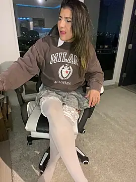 Snapshot of AlejandritaMilano chatting on 12, 4, 2026 AlejandritaMilano online show from 12, 4, 2026