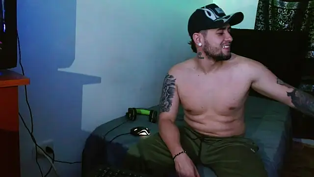 Snapshot of miia-liiam chatting on 1, 12, 2025 miia-liiam online show from 1, 12, 2025