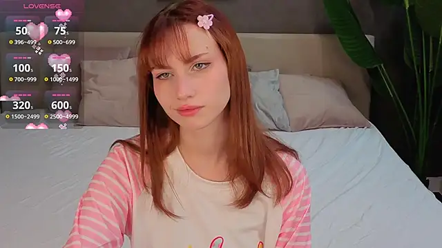 Snapshot of Mollly_Rouge chatting on 8, 10, 2025 Mollly Rouge online show from 8, 10, 2025