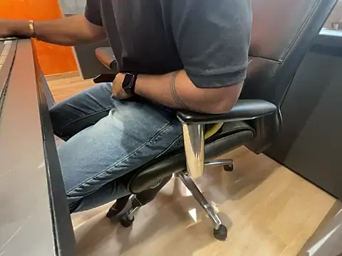 Snapshot of Nil_Talreja chatting on 18, 12, 2025 Nil Talreja online show from 18, 12, 2025