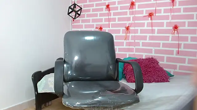 Snapshot of dani-lue chatting on 20, 2, 2025 dani-lue online show from 20, 2, 2025