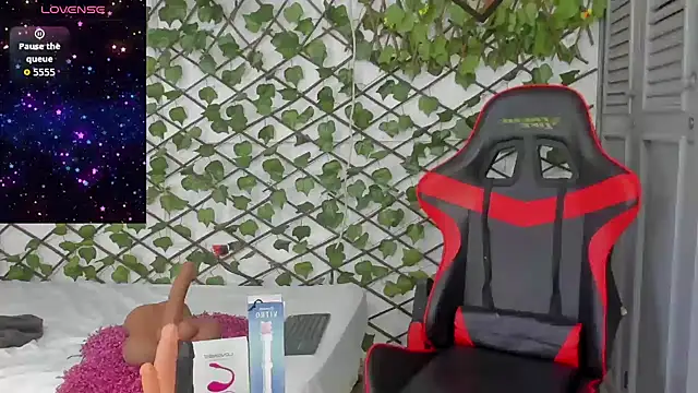 Snapshot of dani-lue chatting on 14, 11, 2025 dani-lue online show from 14, 11, 2025