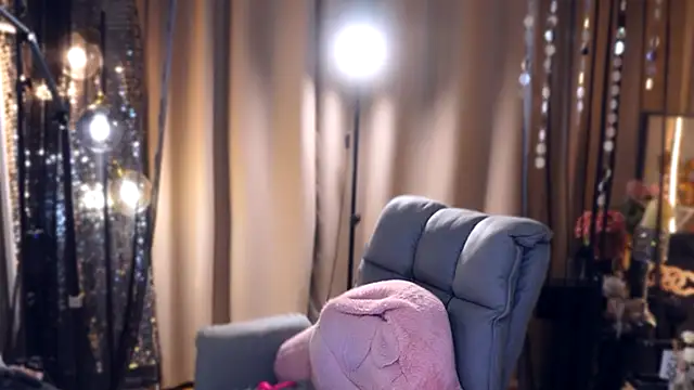 Snapshot of zhdhdbdkx chatting on 17, 11, 2025 zhdhdbdkx online show from 17, 11, 2025