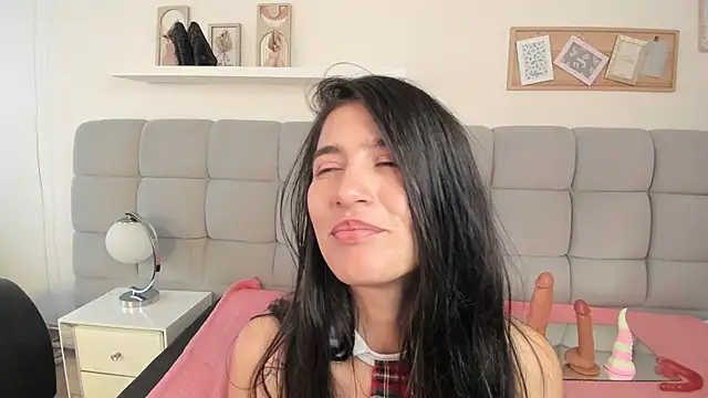 Chlooe Zoe online show from 15, 4, 2026