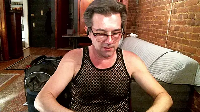 Snapshot of Johnny_Bottoms chatting on 5, 4, 2026 Johnny Bottoms online show from 5, 4, 2026
