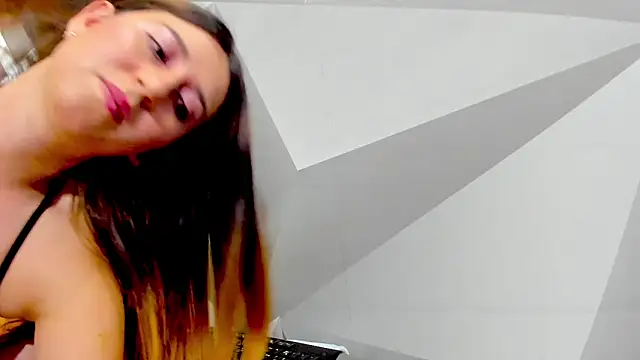 Snapshot of Valeria_grey69 chatting on 21, 10, 2025 Valeria grey69 online show from 21, 10, 2025