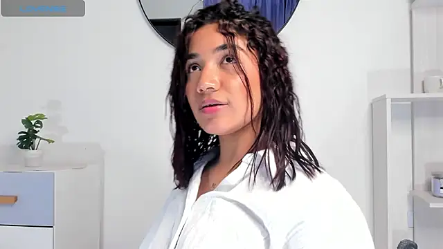 martina roldam online show from 28, 12, 2024