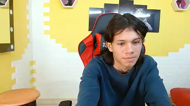 Snapshot of andy_dan18 chatting on 2, 2, 2025 andy dan18 online show from 2, 2, 2025