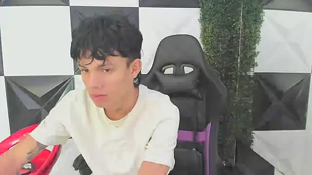 Snapshot of andy_dan18 chatting on 19, 9, 2025 andy dan18 online show from 19, 9, 2025