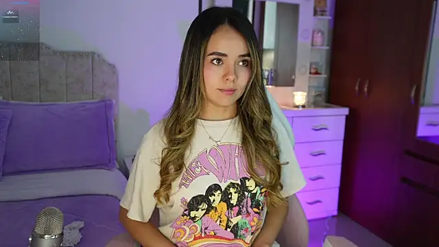 Snapshot of Hannah-Rose chatting on 1, 4, 2026 Hannah-Rose online show from 1, 4, 2026