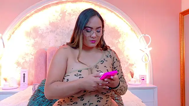 MiaLaurents online show from 15, 11, 2025