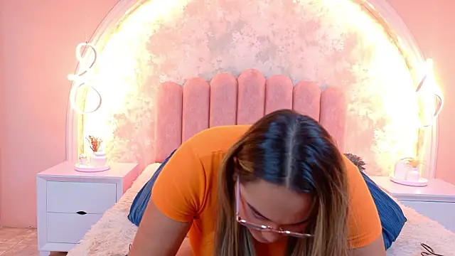 Snapshot of MiaLaurents chatting on 26, 3, 2026 MiaLaurents online show from 26, 3, 2026