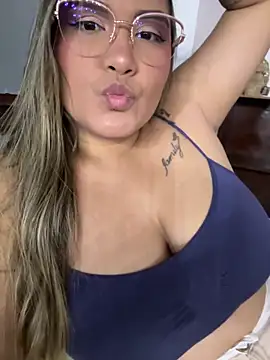 Snapshot of MiaLaurents chatting on 14, 4, 2026 MiaLaurents online show from 14, 4, 2026