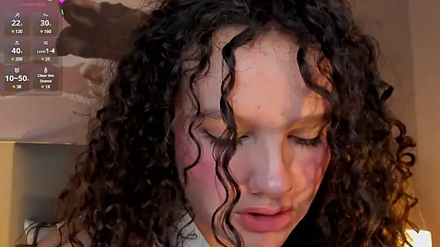 Snapshot of LucyLovelyy chatting on 4, 3, 2025 LucyLovelyy online show from 4, 3, 2025