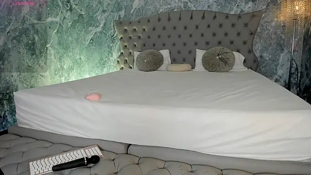 Snapshot of LucyLovelyy chatting on 20, 9, 2025 LucyLovelyy online show from 20, 9, 2025