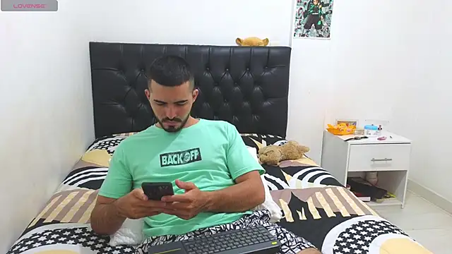 Snapshot of Massimoo_07 chatting on 24, 4, 2026 Massimoo 07 online show from 24, 4, 2026