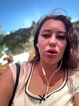 Snapshot of AndreaMood chatting on 18, 12, 2025 AndreaMood online show from 18, 12, 2025