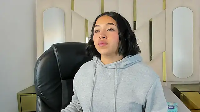 IsabellRodriguez18 online show from 24, 10, 2025