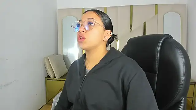 IsabellRodriguez18 online show from 29, 11, 2025