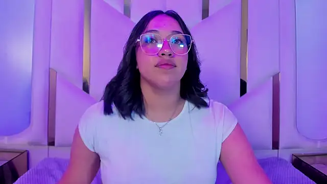 IsabellRodriguez18 online show from 15, 4, 2026