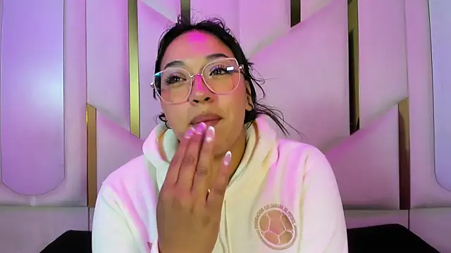 Snapshot of IsabellRodriguez18 chatting on 7, 6, 2026 IsabellRodriguez18 online show from 7, 6, 2026